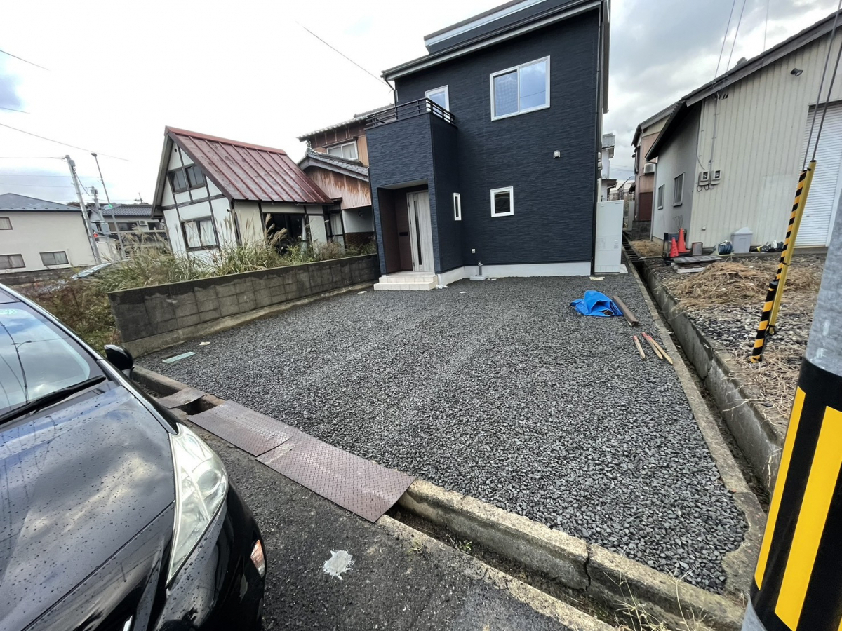 イワイの雪国の新築にぴったり！雨や雪から車を守るカーポート設置工事【敦賀市】の施工前の写真1