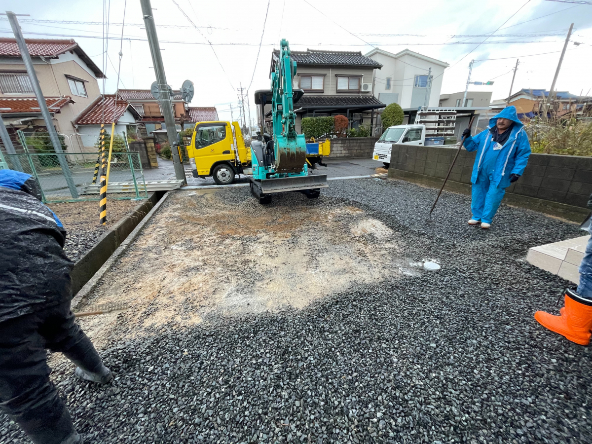 イワイの雪国の新築にぴったり！雨や雪から車を守るカーポート設置工事【敦賀市】の施工前の写真2