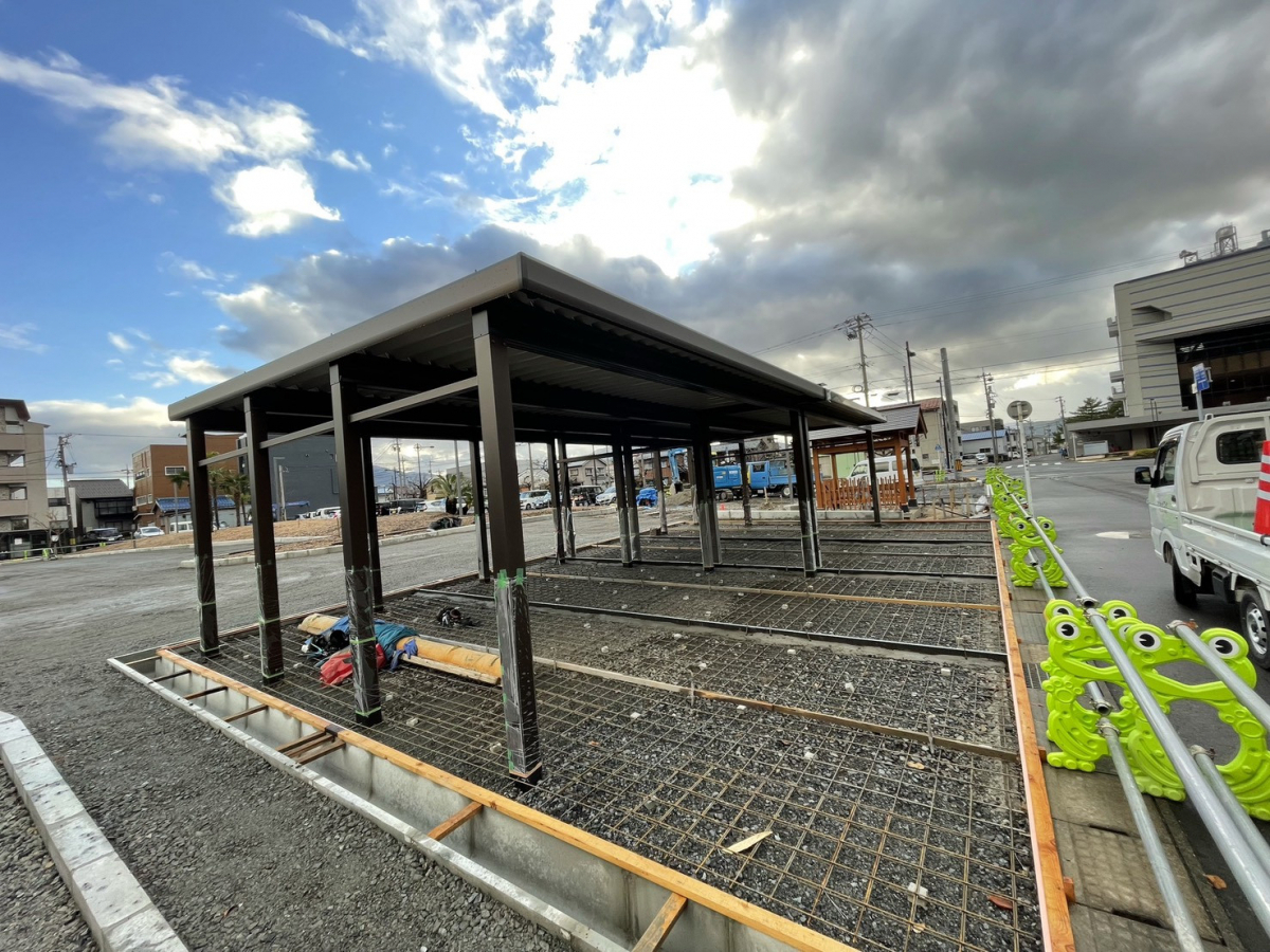 イワイの風除けも叶える3面囲いカーポート|快適な企業駐車場リフォームの施工前の写真2