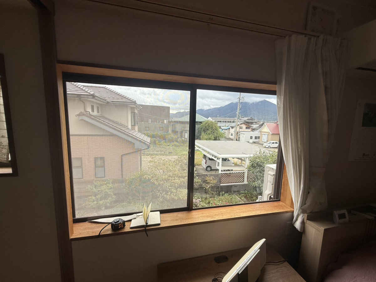 イワイの内窓インプラスで快適なお部屋に!断熱・防音・防犯も叶う補助金対象リフォーム【敦賀市】の施工前の写真2