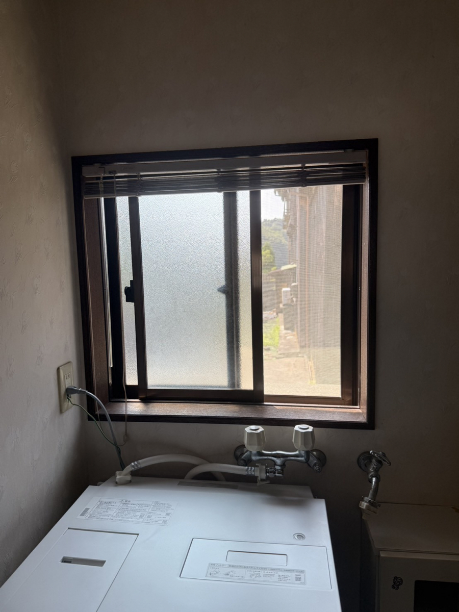イワイのヒートショック対策に！お風呂・脱衣場・トイレの内窓インプラス施工であったかリフォームの施工前の写真2