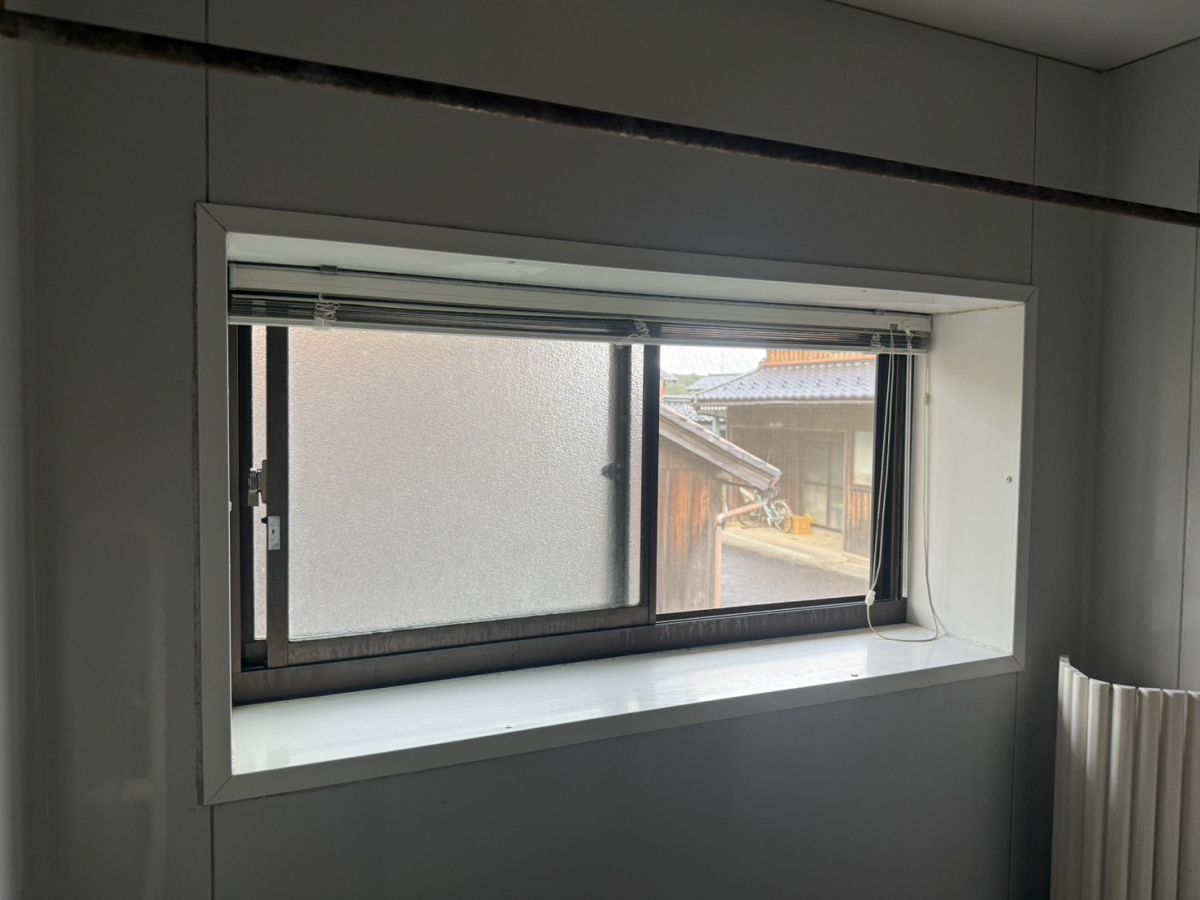 イワイのヒートショック対策に！お風呂・脱衣場・トイレの内窓インプラス施工であったかリフォームの施工前の写真3