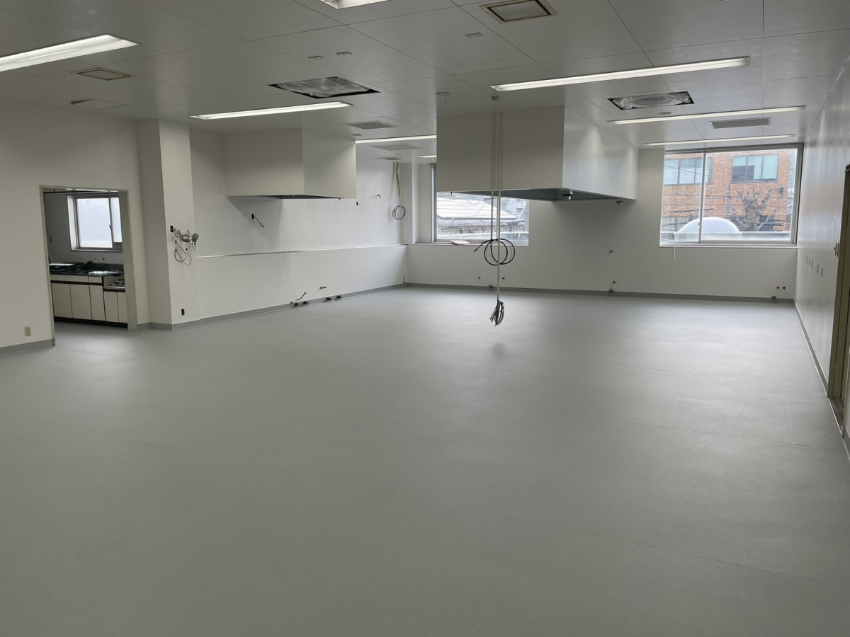 イワイの【店舗併設の大規模厨房リフォーム】某企業様で製造から販売までを一棟で完結できるようにリフォーム！の施工後の写真3