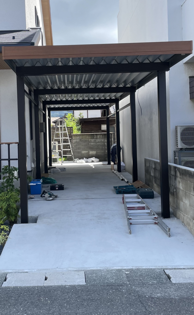 イワイの雪が降る前に備える！タクボ物置設置で収納力アップ｜敦賀市マド本舗イワイの施工前の写真1