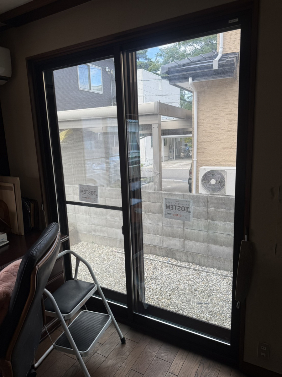 イワイの書斎から寝室へ。断熱と防音を叶える内窓リフォーム｜敦賀市でインプラス施工の施工後の写真1