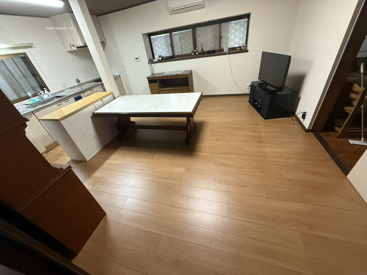 イワイの床暖システムも一新！電気式床暖対応のフローリングリフォーム｜敦賀市の施工後の写真2