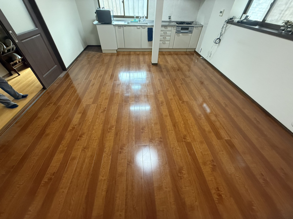 イワイの床暖システムも一新！電気式床暖対応のフローリングリフォーム｜敦賀市の施工前の写真2