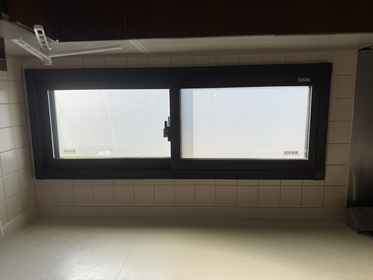 イワイの“つけた瞬間”に静かさUP。内窓インプラス4セット施工事例【敦賀市】の施工後の写真1