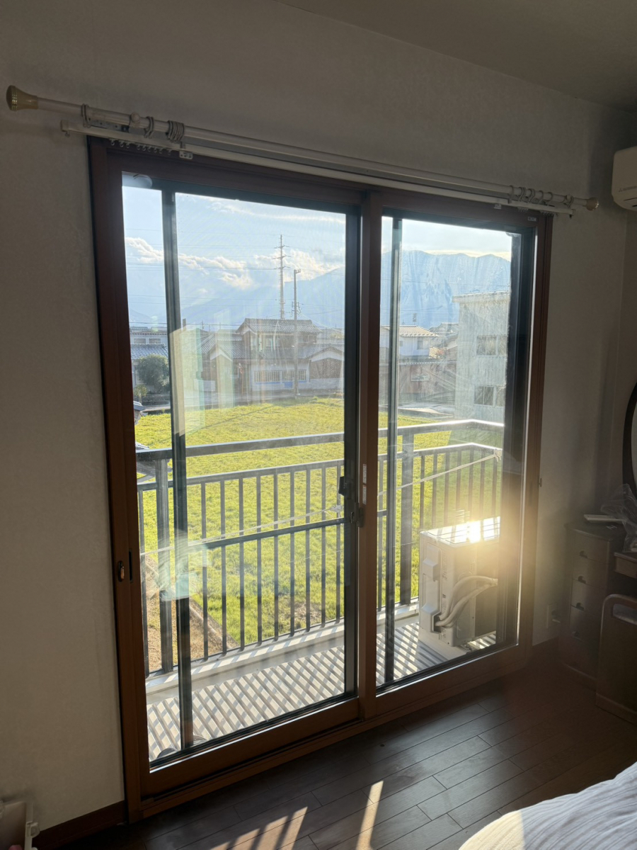 イワイの“つけた瞬間”に静かさUP。内窓インプラス4セット施工事例【敦賀市】の施工後の写真2