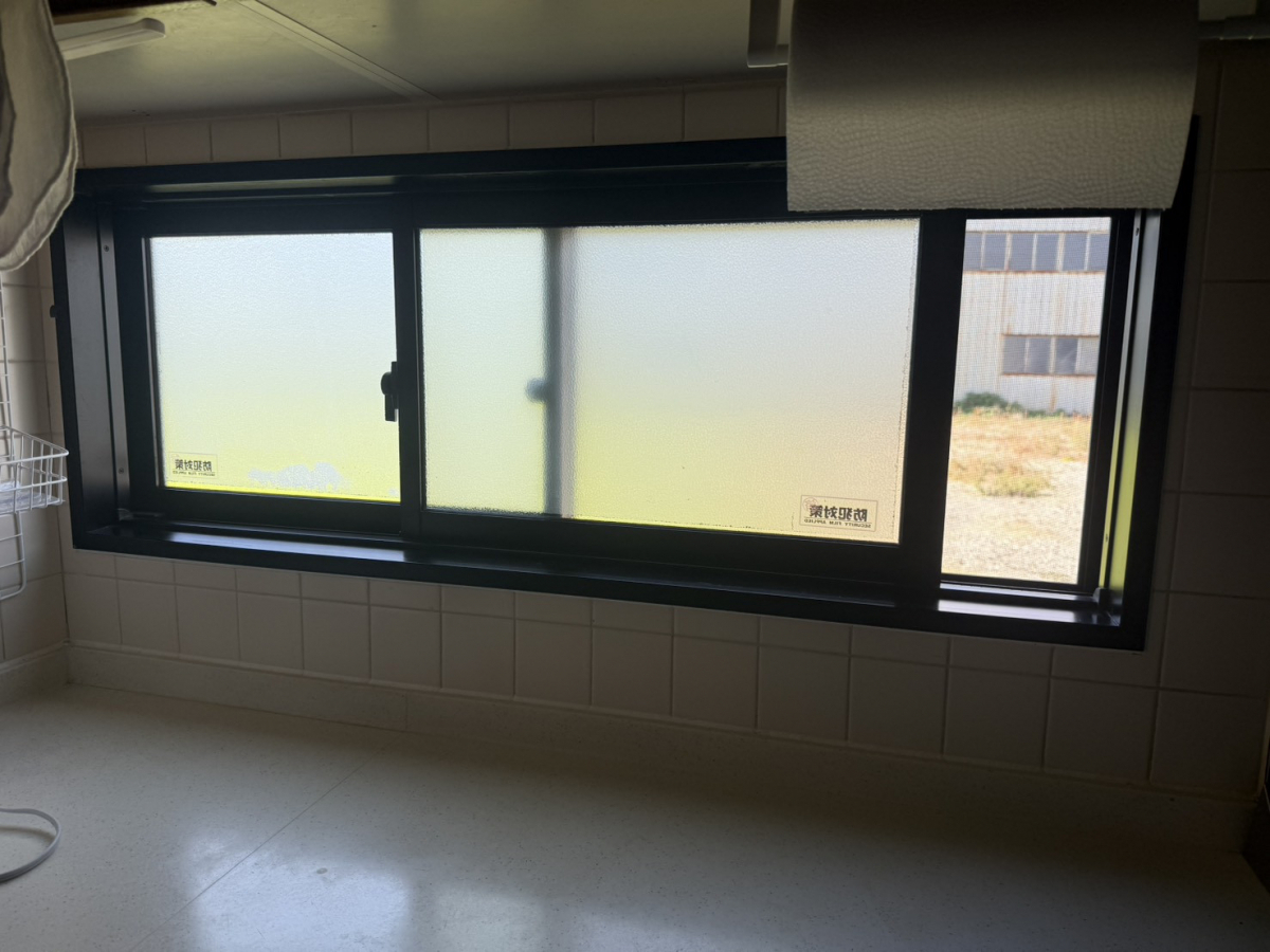 イワイの“つけた瞬間”に静かさUP。内窓インプラス4セット施工事例【敦賀市】の施工前の写真1