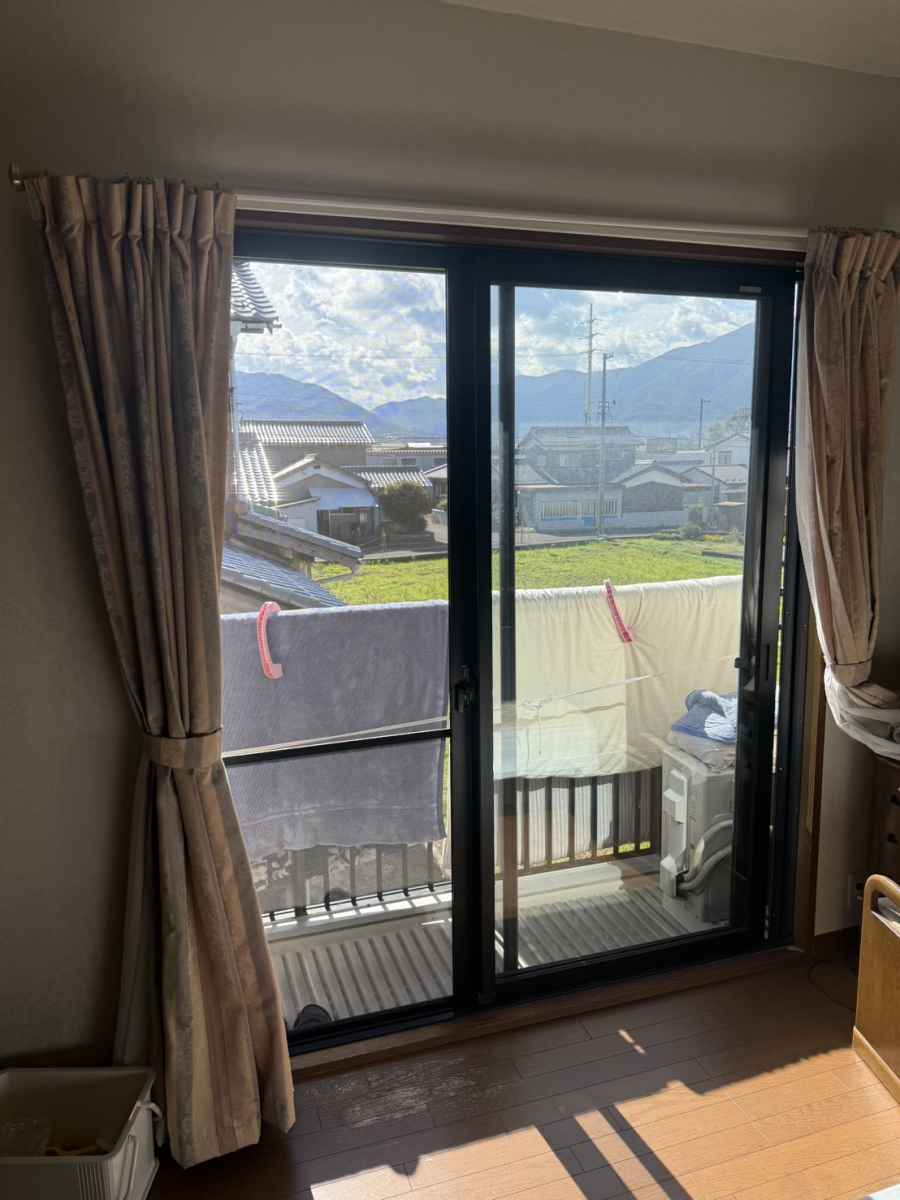 イワイの“つけた瞬間”に静かさUP。内窓インプラス4セット施工事例【敦賀市】の施工前の写真2