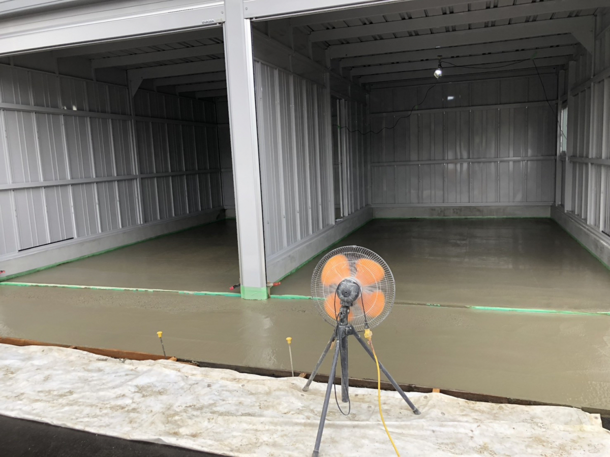 イワイの【敦賀市】シャッター付ガレージを新設｜大切な愛車を守るためのガレージ工事（確認申請もイワイで対応）の施工後の写真1