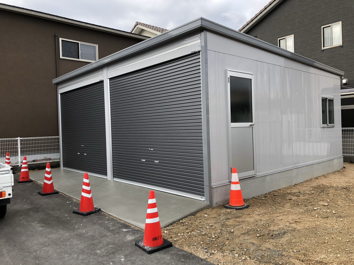 イワイの【敦賀市】シャッター付ガレージを新設｜大切な愛車を守るためのガレージ工事（確認申請もイワイで対応）の施工後の写真2