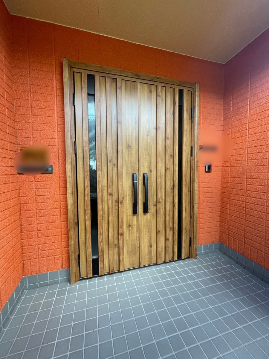 イワイの【敦賀市】玄関ドアを1日でリフォーム！カバー工法で安心の鍵交換の施工後の写真1