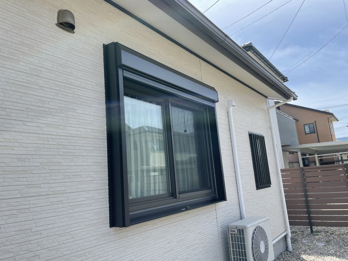 イワイの後付けシャッターで台風対策！防災・防犯・断熱にも効果がある1dayリフォームの施工後の写真2
