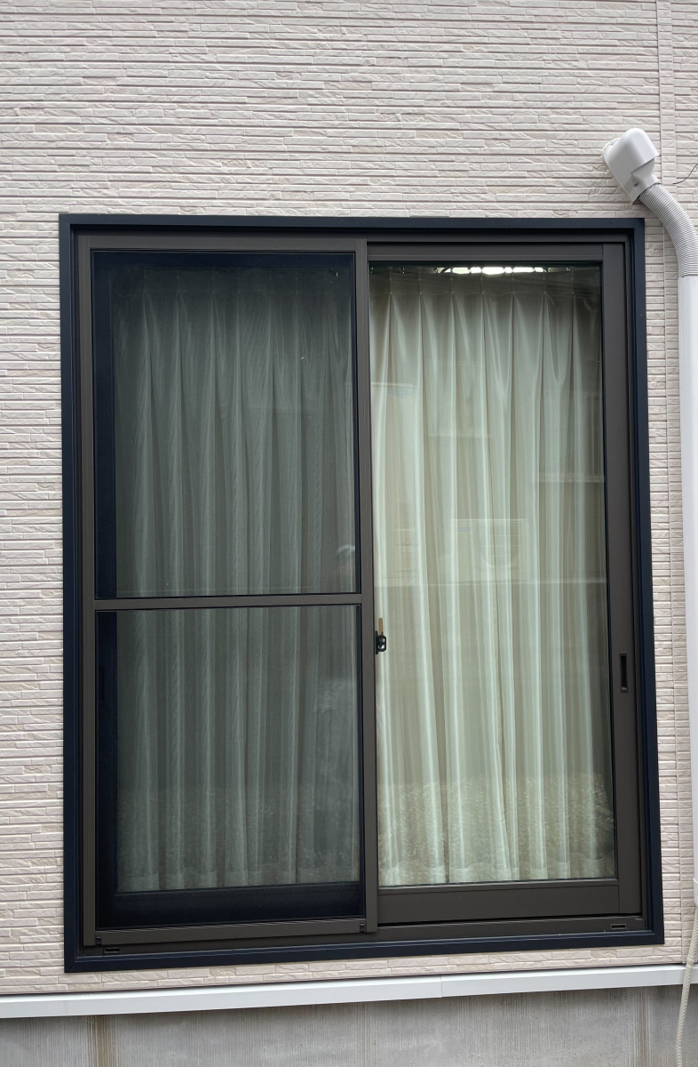 イワイの後付けシャッターで台風対策！防災・防犯・断熱にも効果がある1dayリフォームの施工前の写真1