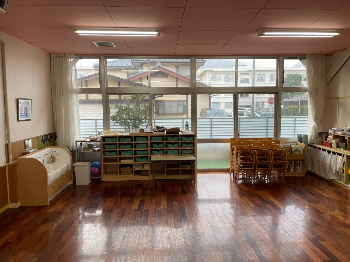イワイの古い幼稚園の窓を50年ぶりにリニューアル！防火サッシ＆Low-Eペアガラスで快適な園舎への施工後の写真1
