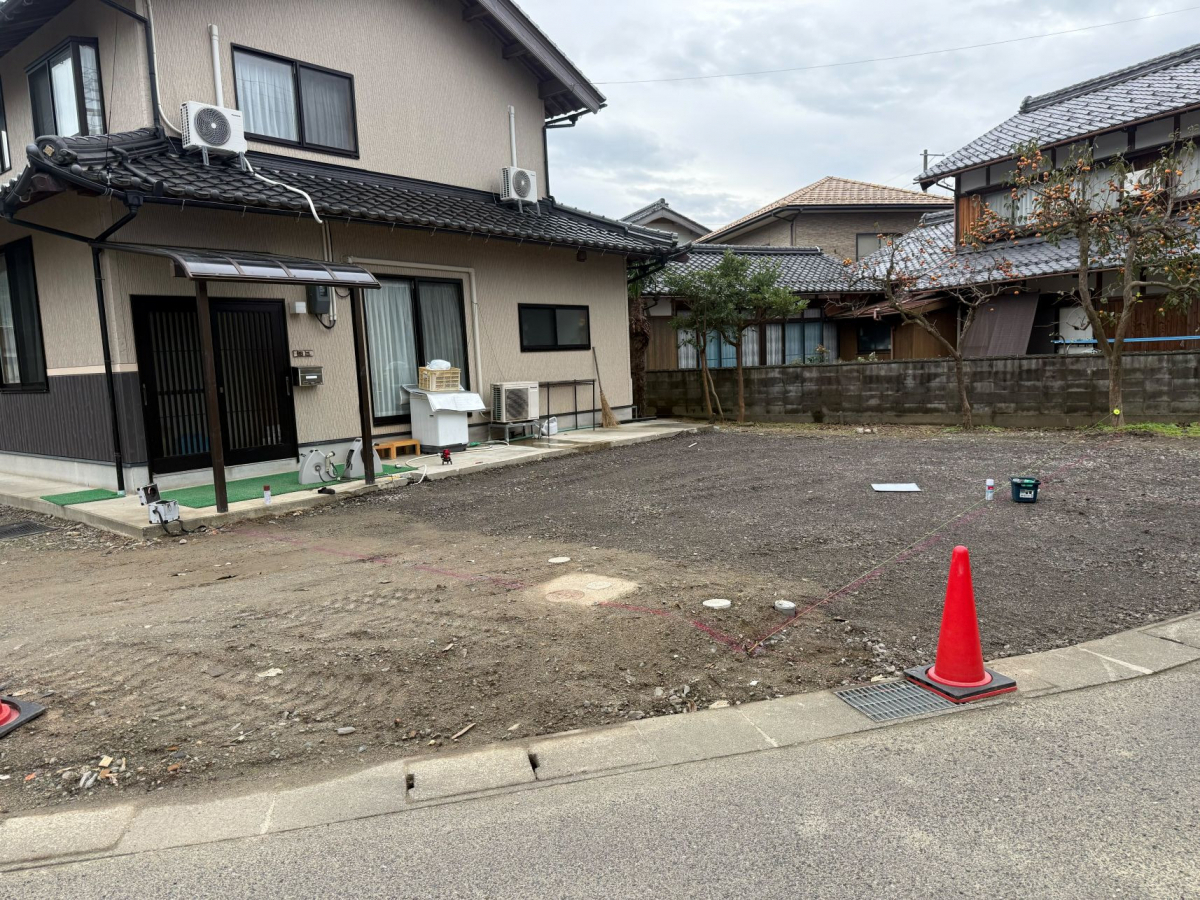 イワイの三方上中郡若狭町｜雪国であったら助かるカーポート。2台用＋1台用施工の施工前の写真2