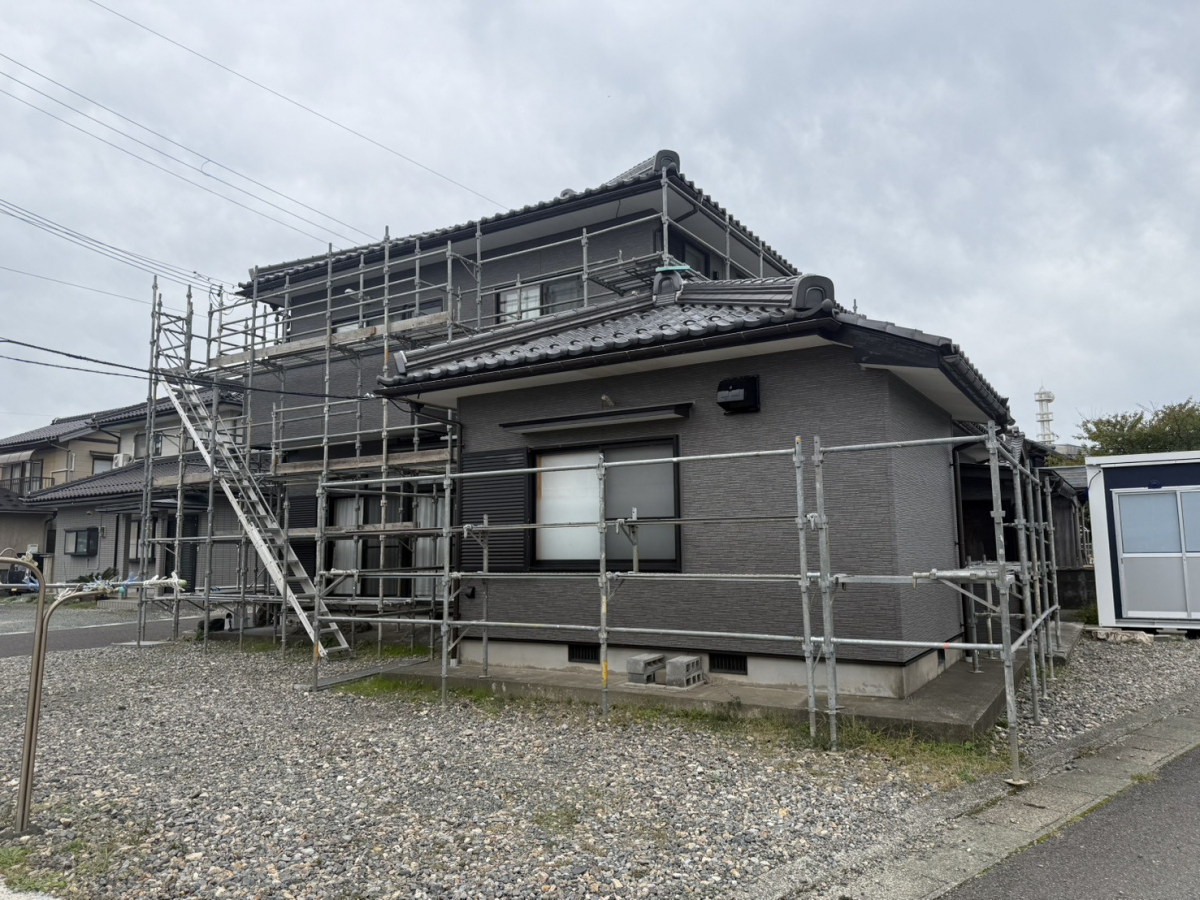 イワイの【美浜町で外壁カバー工法】雨漏れと色あせを一気に解決｜内窓工事から続くご縁の外壁リフォームの施工後の写真2