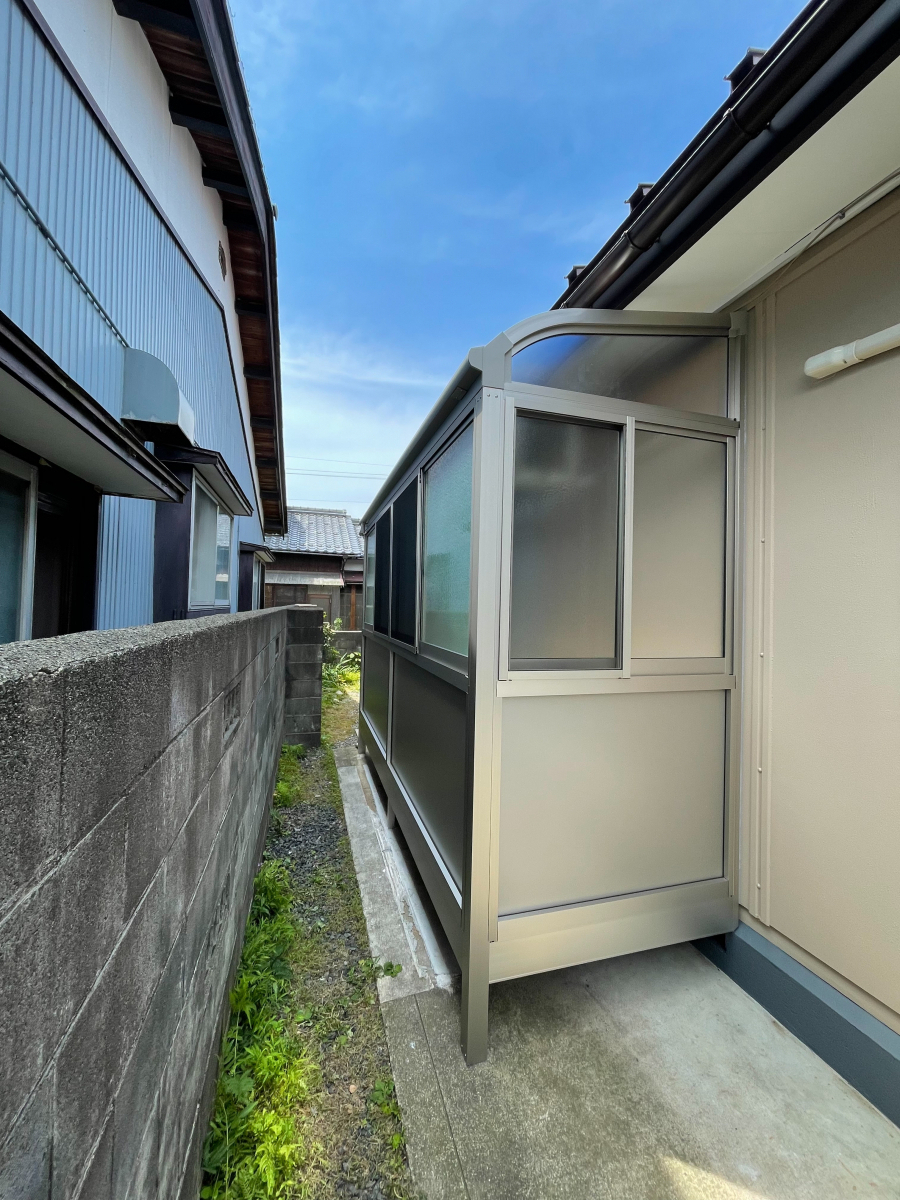 イワイの室内干しのジメジメ解消｜敦賀市でサンルームを取り付けましたの施工後の写真1