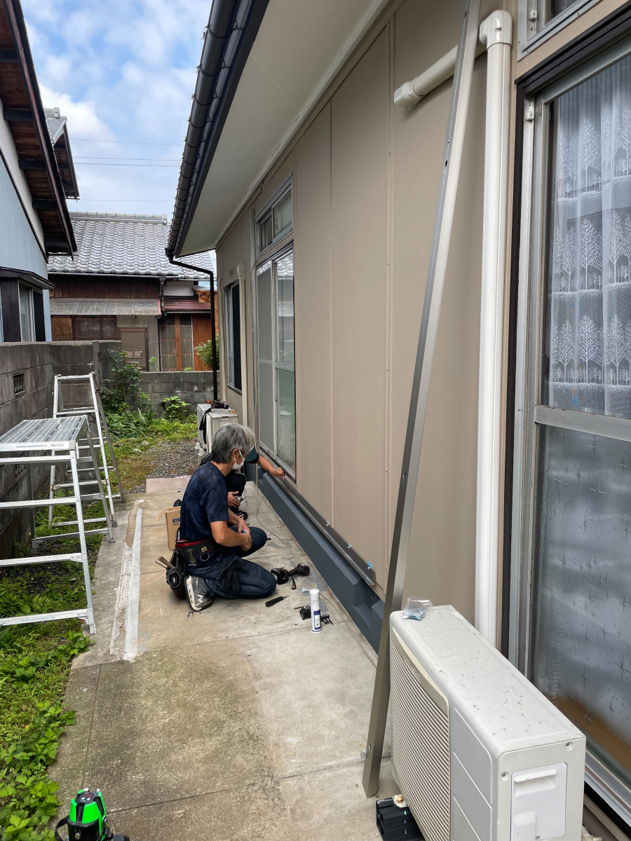 イワイの室内干しのジメジメ解消｜敦賀市でサンルームを取り付けましたの施工前の写真1