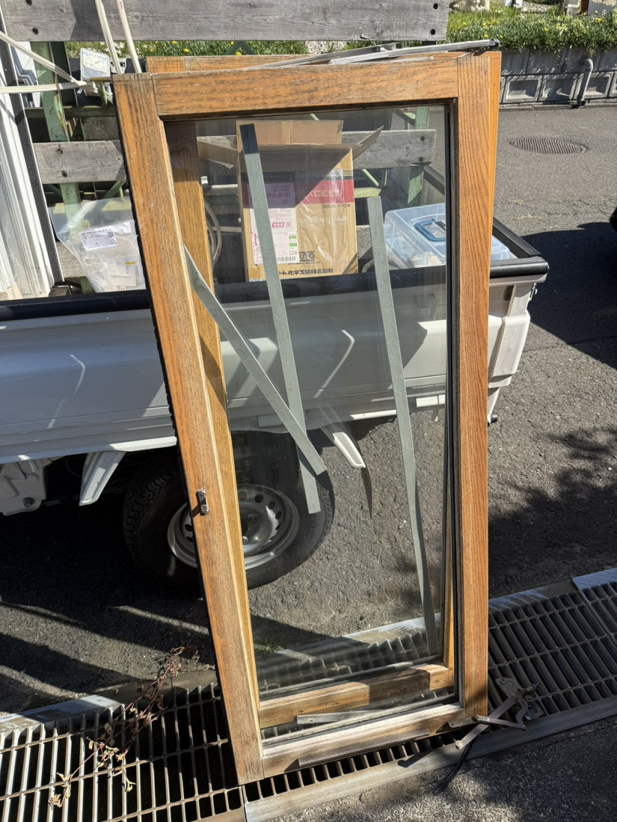 イワイの【敦賀市】輸入住宅のサッシ故障を解決｜木製複合窓を樹脂窓へカバー工法＋先進的窓リノベ補助金活用事例の施工前の写真3