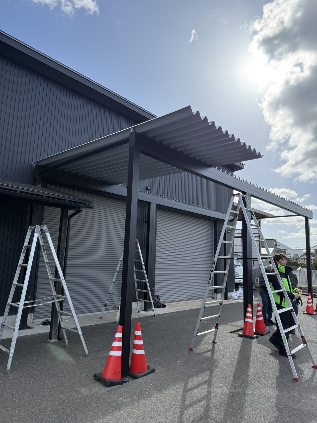 イワイの【敦賀市】桁下3.5m！大型車も入る高耐雪カーポート施工事例｜大雪対策にもおすすめの施工後の写真2