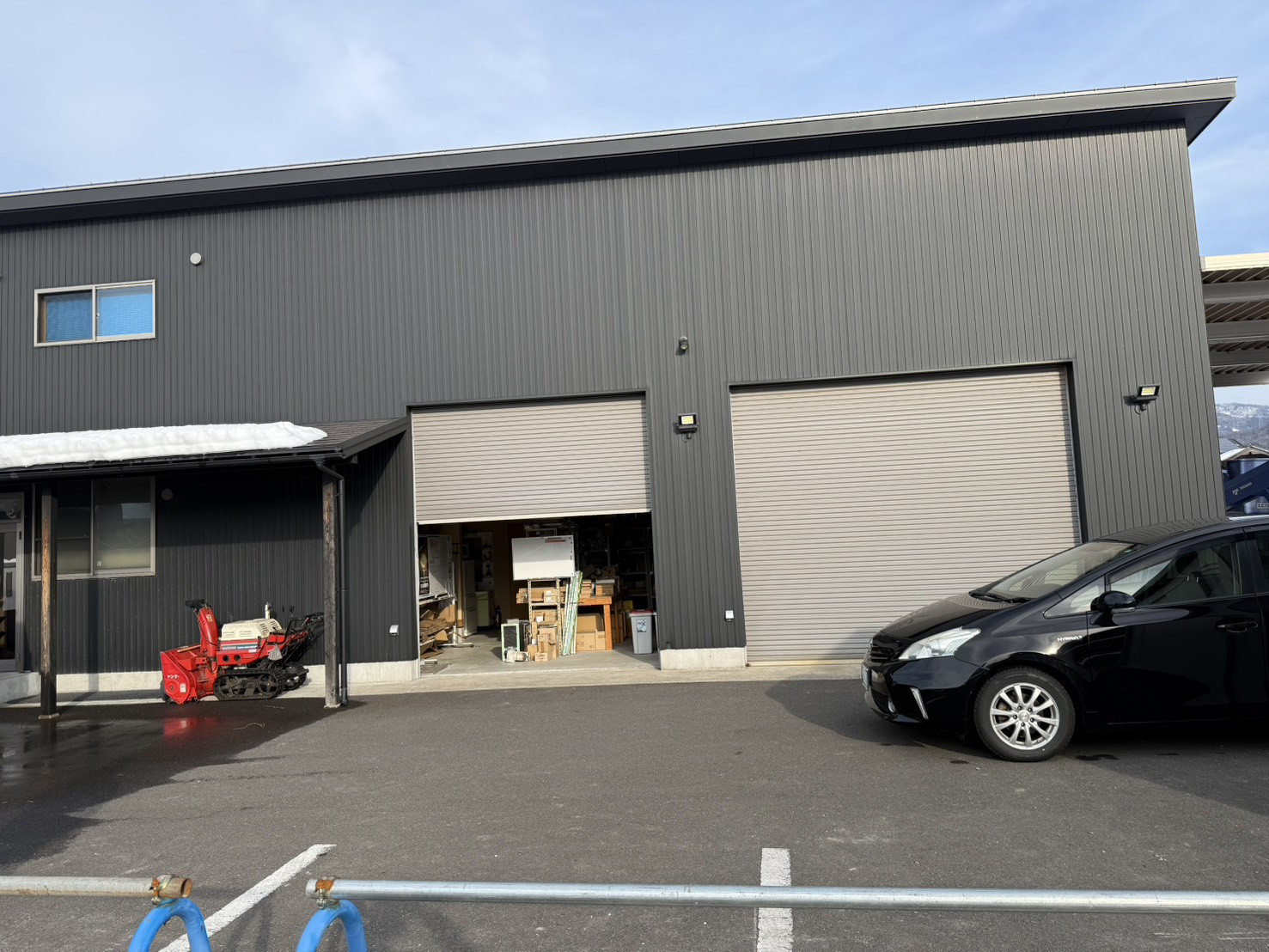 イワイの【敦賀市】桁下3.5m！大型車も入る高耐雪カーポート施工事例｜大雪対策にもおすすめの施工前の写真1