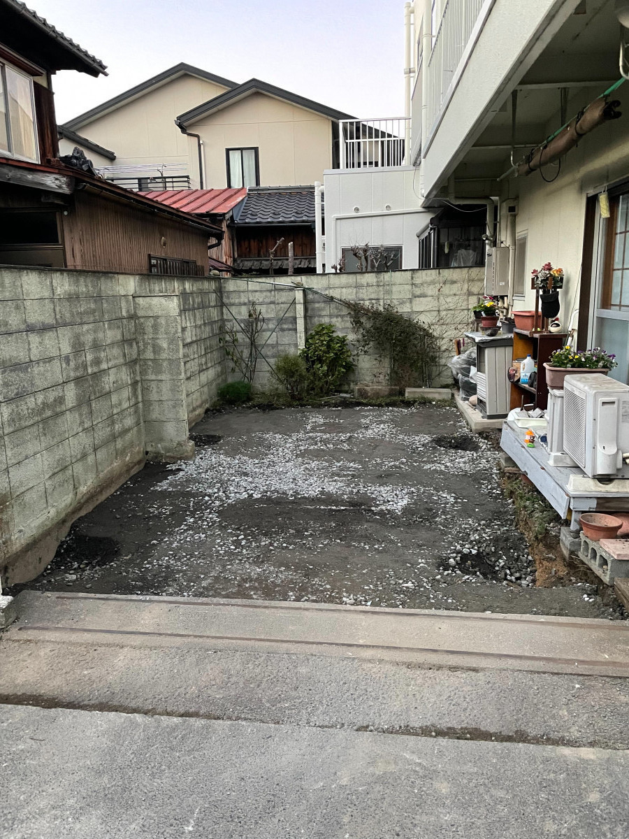 イワイの【敦賀市 カーポート施工事例】狭い前面道路でも安心！雪かき負担を減らす土間コンクリート仕上げの施工前の写真1