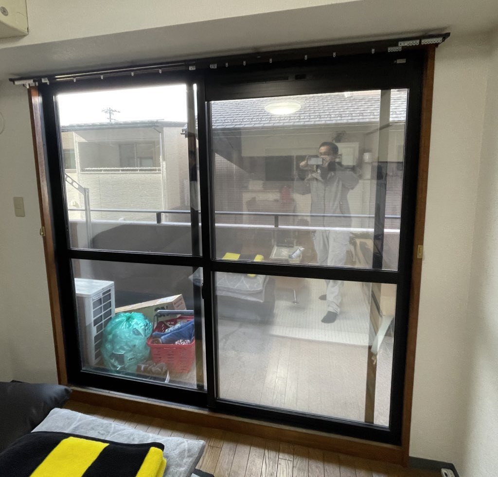 イワイの西日対策に最適！網入りガラスに外貼りミラー遮熱フィルム施工｜熱割れリスクを回避した安全対策（敦賀市）の施工後の写真3