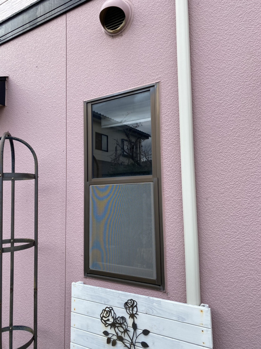 イワイの【敦賀市】動かない上げ下げ窓を断熱リフォーム！補助金でお得に最新樹脂窓への施工前の写真1