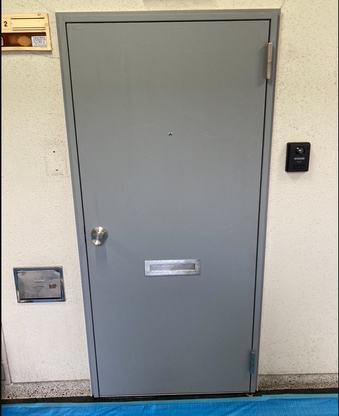 古川オール 江戸川のお手軽スチールドアカバー工法の施工後の写真1