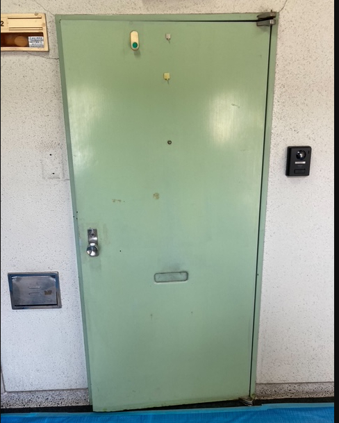 古川オール 江戸川のお手軽スチールドアカバー工法の施工前の写真1