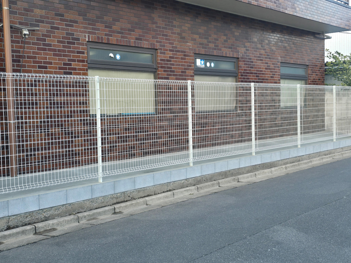 古川オール 江戸川の外構工事　フェンス設置の施工後の写真1