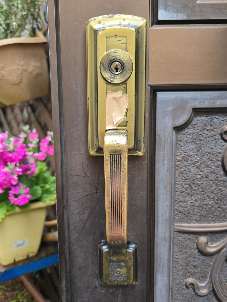 古川オール 江戸川の玄関ドアリフォーム工事　ハンドル編の施工前の写真1