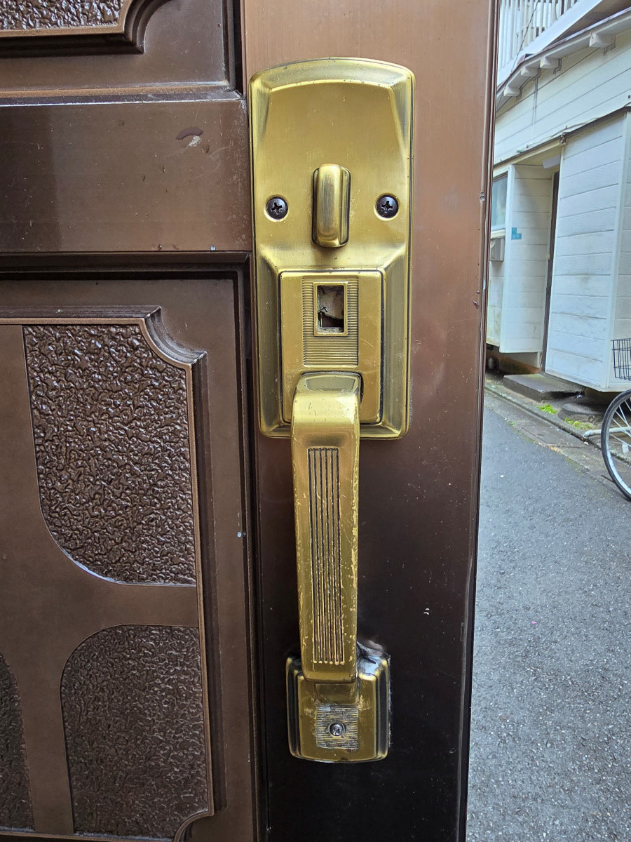 古川オール 江戸川の玄関ドアリフォーム工事　ハンドル編の施工前の写真2