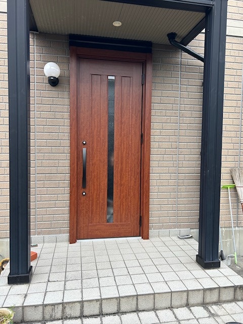 ミズノ建材の玄関リフォームで家の印象が新しく!の施工後の写真1