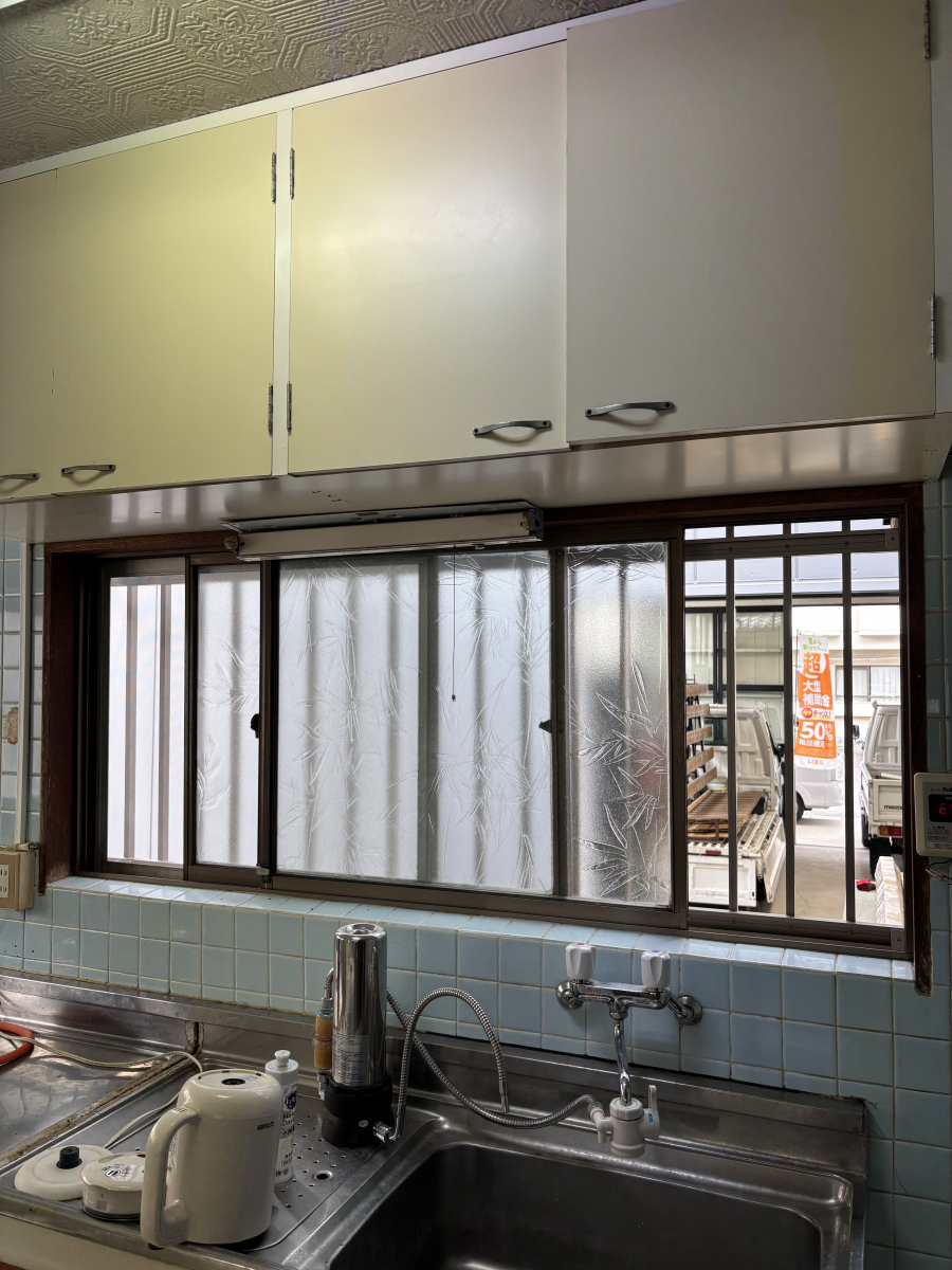 清高ガラスの❄️ 冬になるとキッチンがとにかく寒いの施工前の写真1
