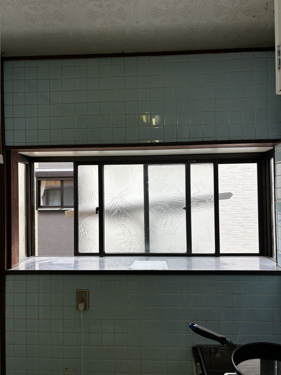 清高ガラスの❄️ 冬になるとキッチンがとにかく寒いの施工前の写真2