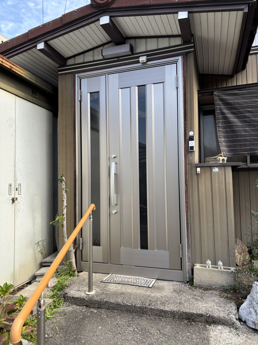 清高ガラスの家族を守る“強い玄関”へ。の施工後の写真1
