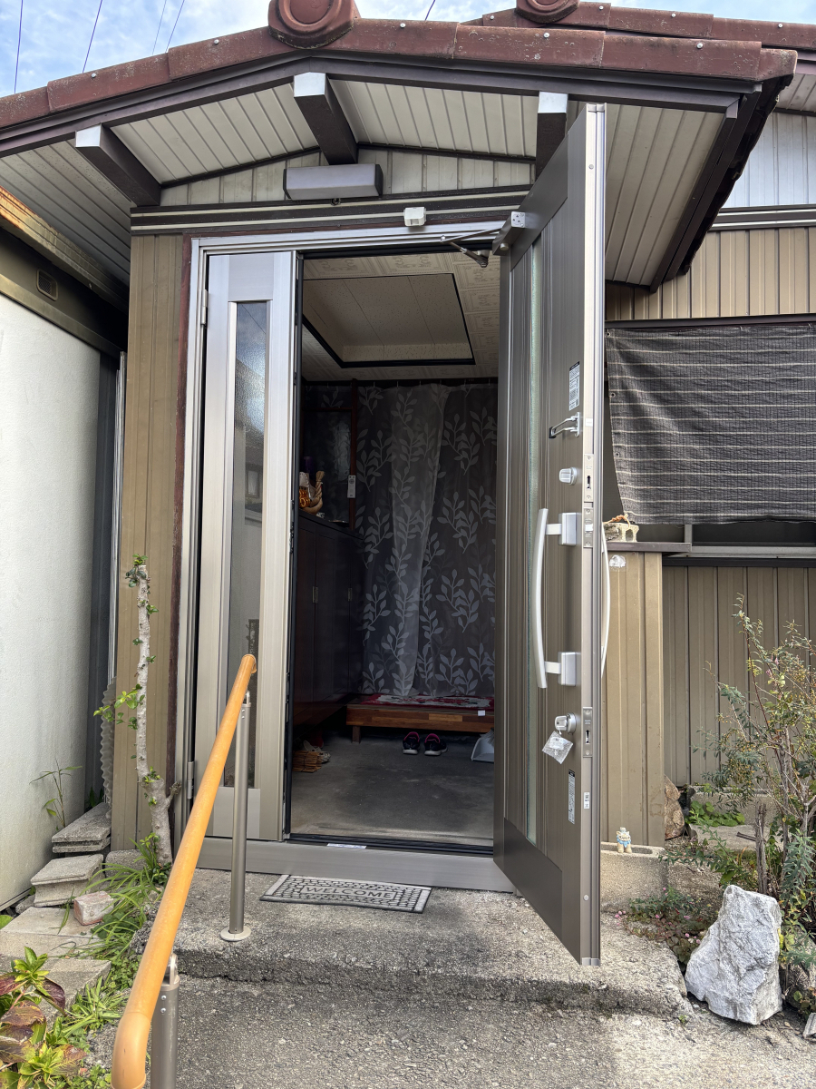清高ガラスの家族を守る“強い玄関”へ。の施工後の写真2
