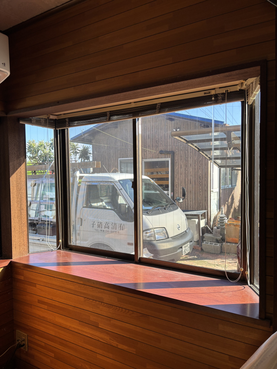 清高ガラスの出窓の結露ストレス減らしましょう！の施工前の写真1