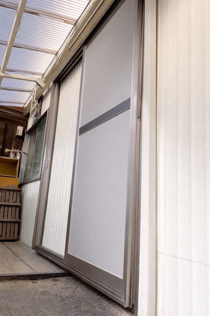 清高ガラスのドアのストレス、引き戸で解消！の施工後の写真1