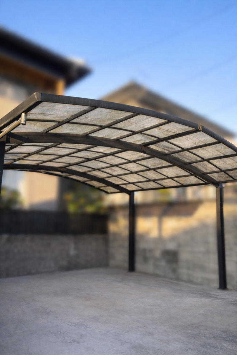 清高ガラスのカーポート屋根が壊れそう！の施工前の写真1