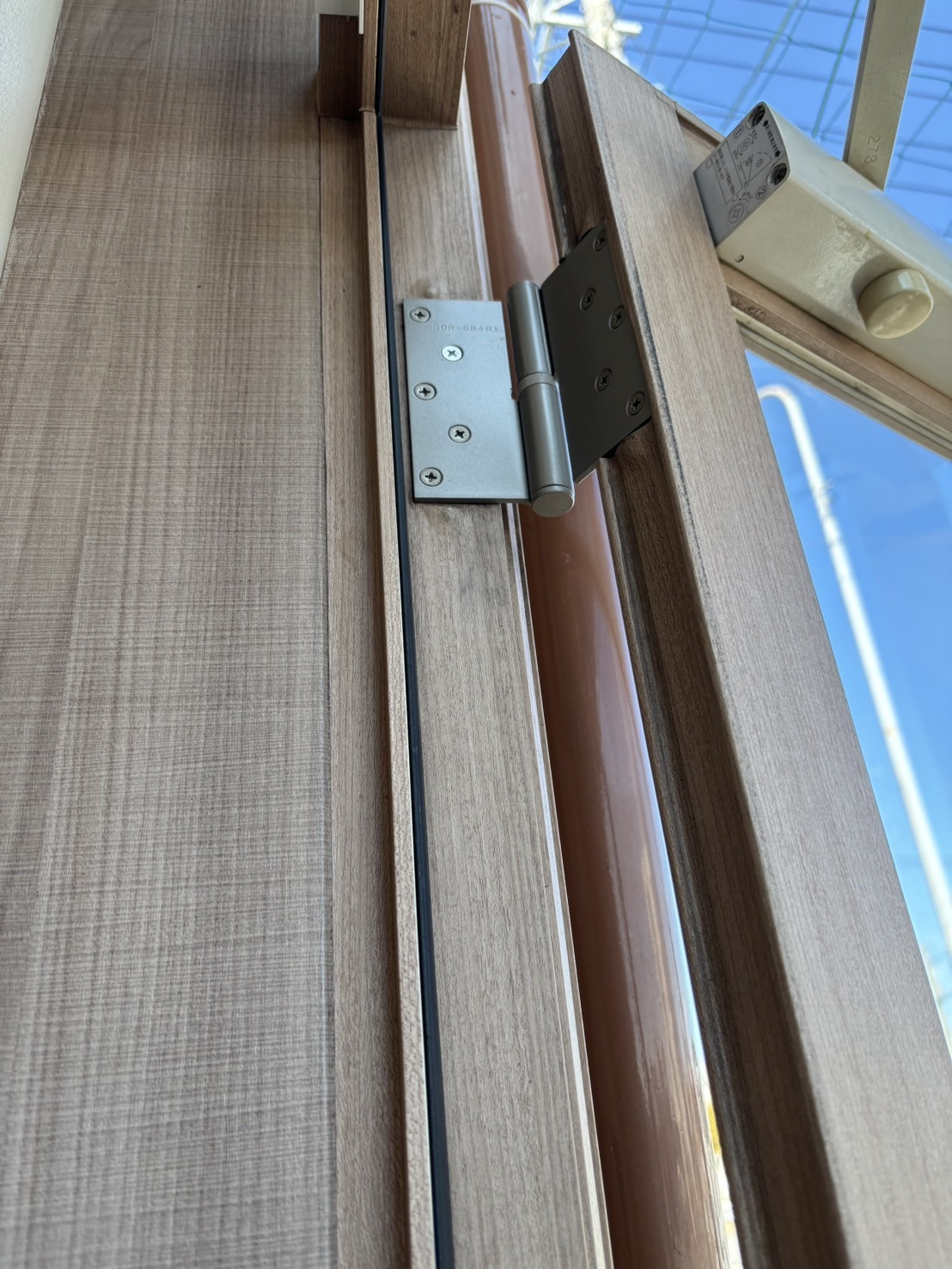清高ガラスのドアが重い・擦るなら今すぐご相談ください！の施工後の写真1