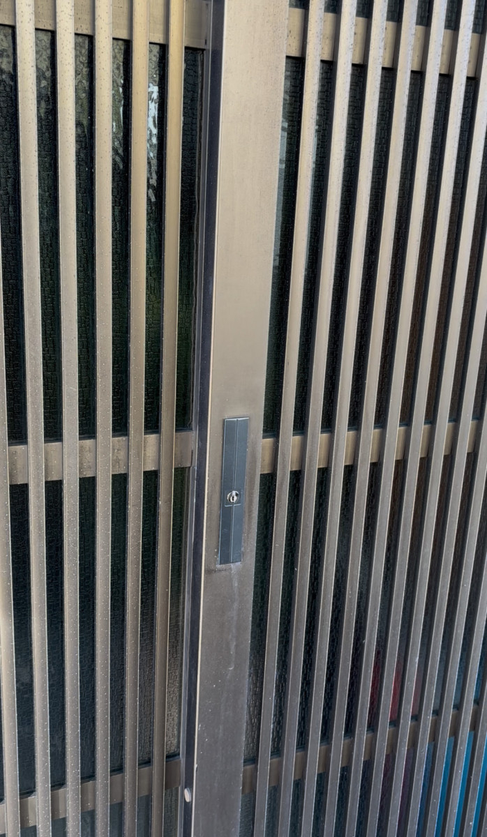 清高ガラスの玄関の安心、鍵から変えるの施工後の写真1