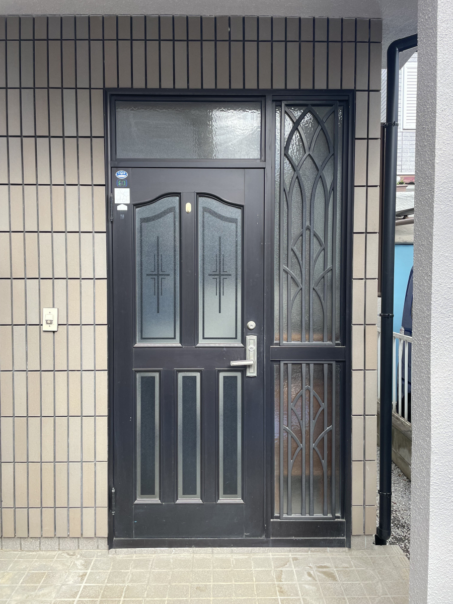 カネコ住宅産業の【鶴ヶ島市】玄関を取り換える　リシェント玄関ドアの施工前の写真1