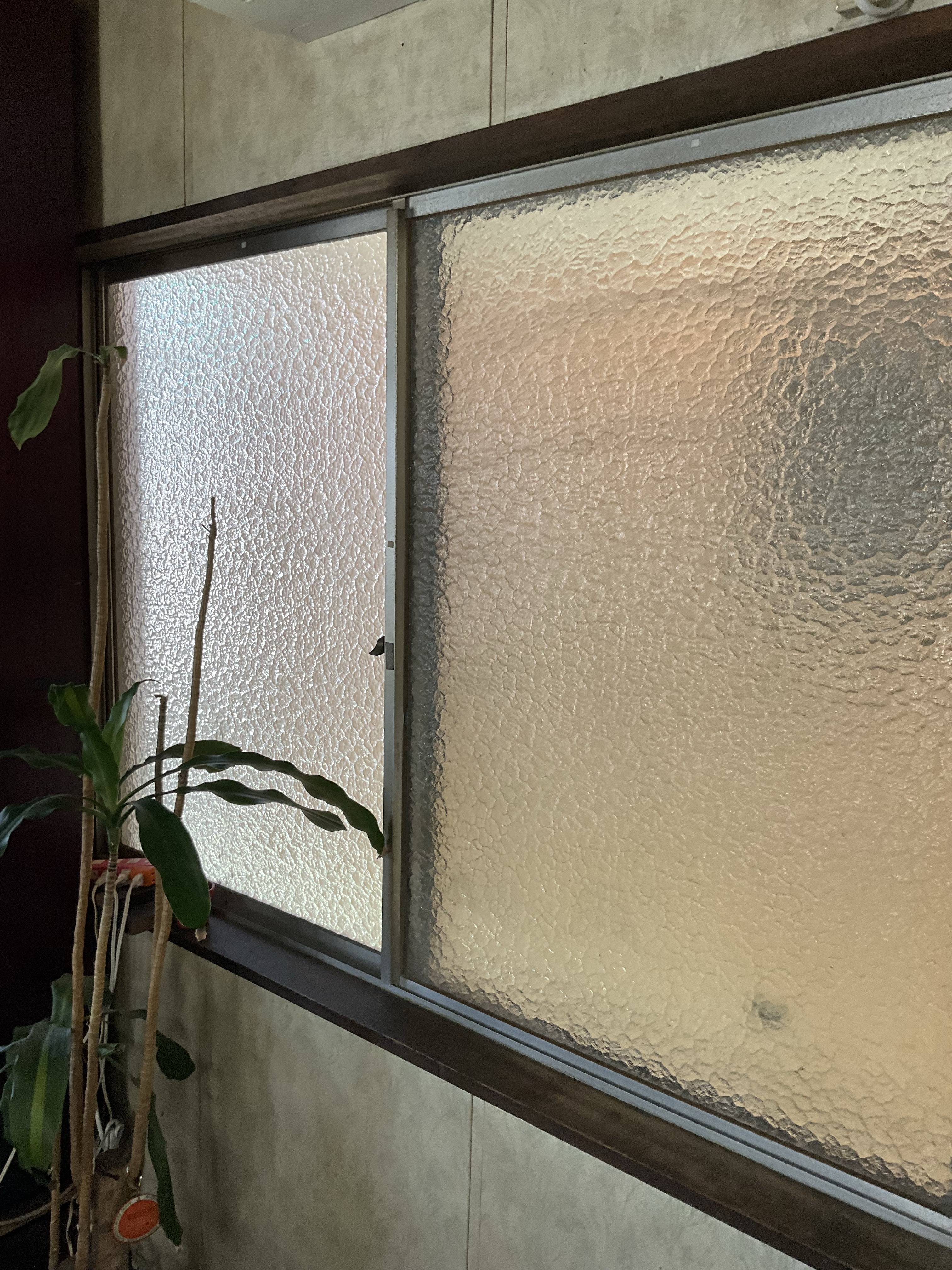 リプラス採寸　カバー工法による窓の取り換えをします。 伊勢日軽のブログ 写真1