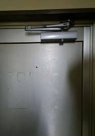 伊勢市近郊 店舗ドアの錠前 トリカエ 伊勢日軽のブログ 写真2
