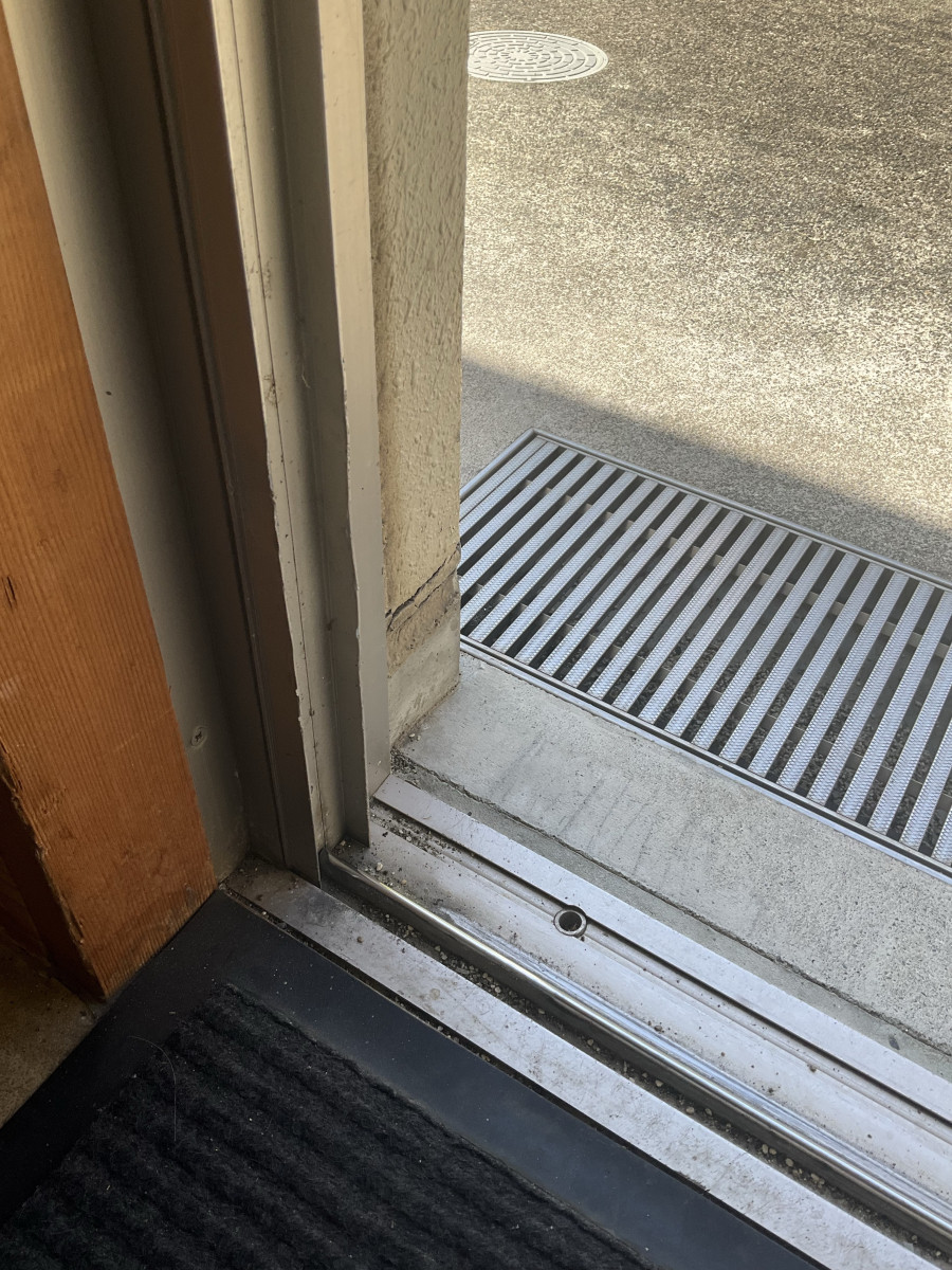 出入口 加工建付け調整 伊勢日軽のブログ 写真1